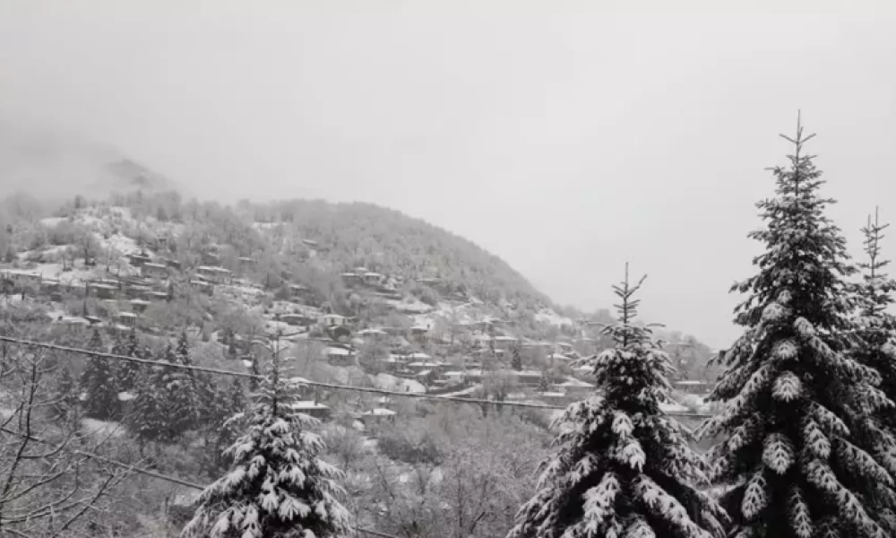 Τρίκαλα: Μάρτης γδάρτης με σφοδρές χιονοπτώσεις στα ορεινά
